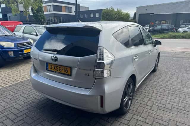 Toyota Prius (2014) thumbnail 5
