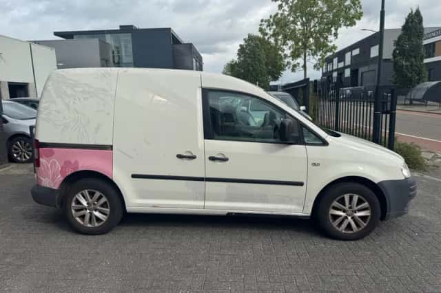 Volkswagen Caddy (2010) thumbnail 6