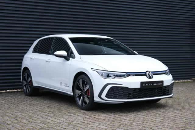 Volkswagen Golf (2021) thumbnail 2