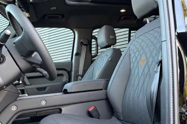Land Rover Defender (2026) thumbnail 3
