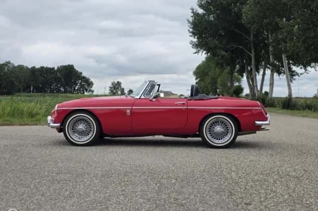 MG MGC (1969) thumbnail 3