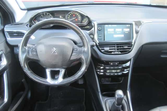 Peugeot 2008 (2014) thumbnail 6