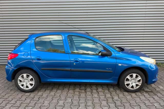 Peugeot 206+ (2012) thumbnail 1
