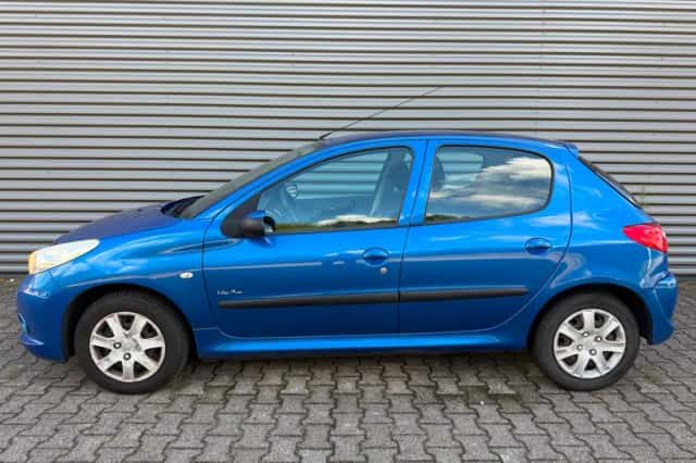 Peugeot 206+ (2012) thumbnail 2