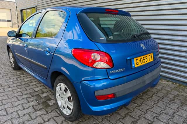 Peugeot 206+ (2012) thumbnail 5