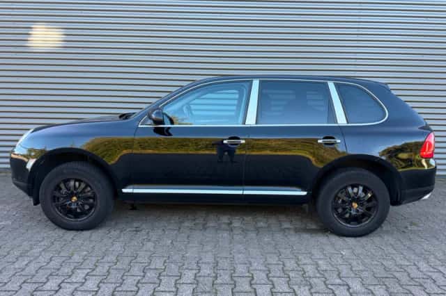 Porsche Cayenne (2005) thumbnail 2