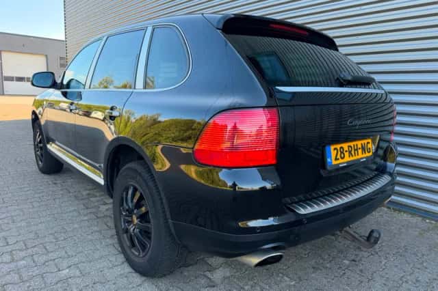 Porsche Cayenne (2005) thumbnail 5