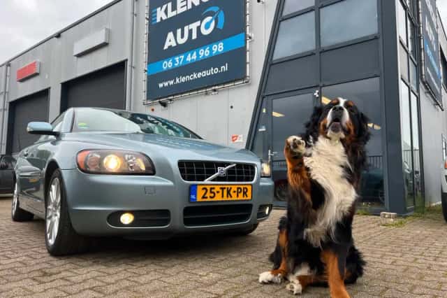 Volvo V70 (2005) thumbnail 3