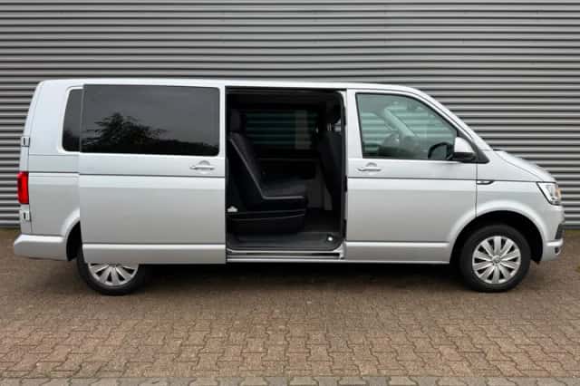 Volkswagen Transporter (2016) thumbnail 2