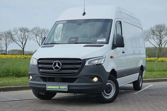 Mercedes-Benz Sprinter (2024) thumbnail 1
