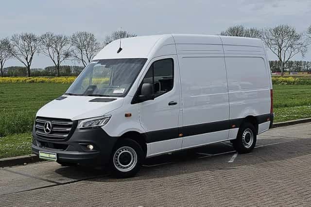 Mercedes-Benz Sprinter (2024) thumbnail 2