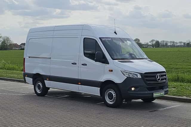 Mercedes-Benz Sprinter (2024) thumbnail 4