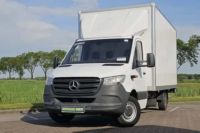 Mercedes-Benz Sprinter (2021) thumbnail 1