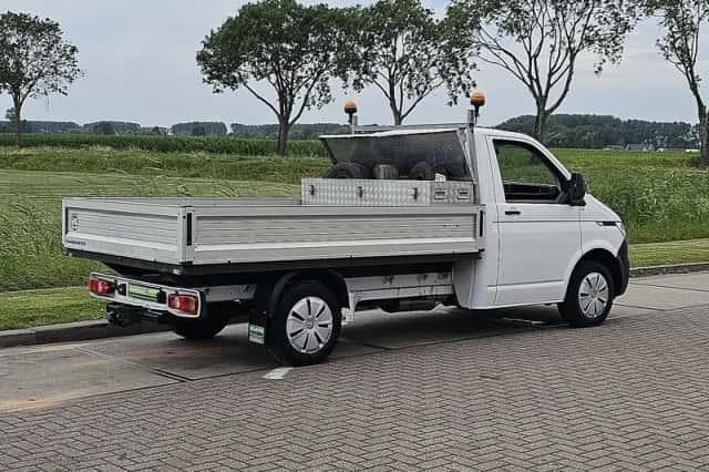 Volkswagen Transporter (2021) thumbnail 3