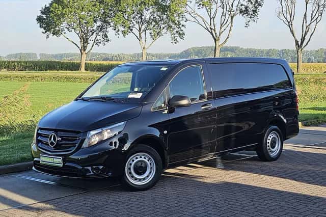 Mercedes-Benz Vito (2024) thumbnail 2
