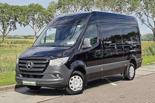 Mercedes-Benz Sprinter (2023) thumbnail 2