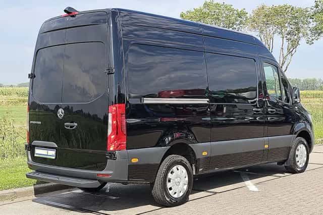 Mercedes-Benz Sprinter (2023) thumbnail 3