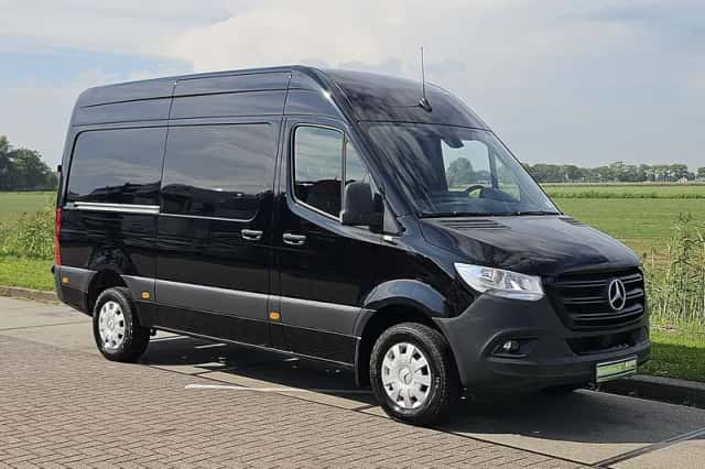 Mercedes-Benz Sprinter (2023) thumbnail 4