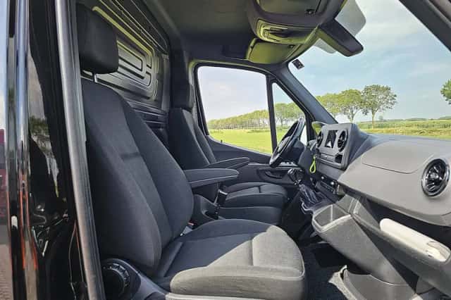 Mercedes-Benz Sprinter (2023) thumbnail 6