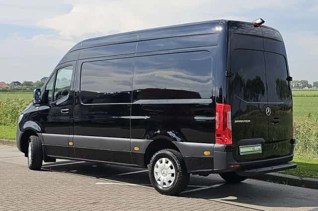 Mercedes-Benz Sprinter (2023) thumbnail 5