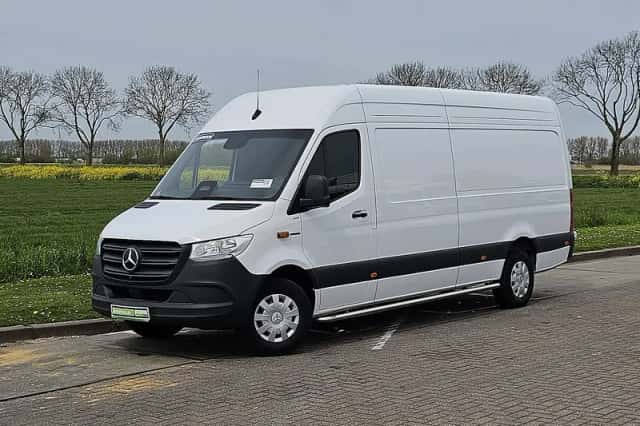 Mercedes-Benz eSprinter (2025) thumbnail 2