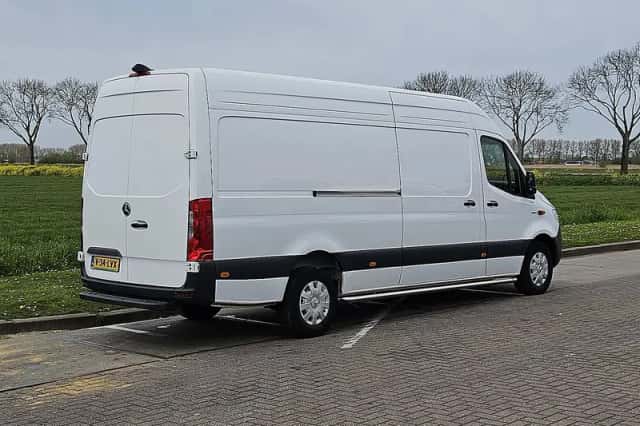 Mercedes-Benz eSprinter (2025) thumbnail 3