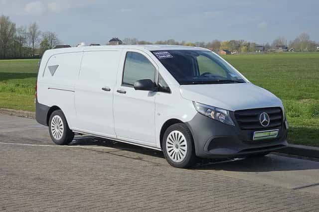 Mercedes-Benz Vito (2024) thumbnail 4