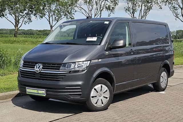 Volkswagen Transporter (2022) thumbnail 2