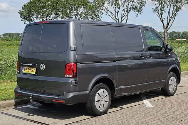 Volkswagen Transporter (2022) thumbnail 3