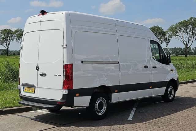 Mercedes-Benz Sprinter (2024) thumbnail 3