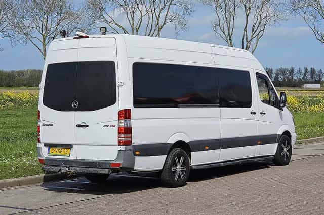 Mercedes-Benz Sprinter (2011) thumbnail 3