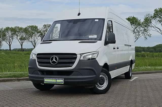Mercedes-Benz Sprinter (2021) thumbnail 1