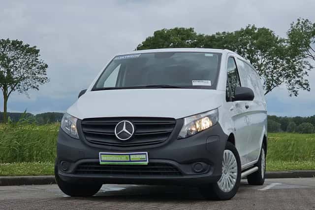 Mercedes-Benz eVito (2022) thumbnail 1