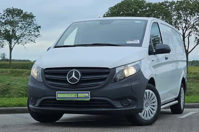 Mercedes-Benz eVito (2022) thumbnail 1