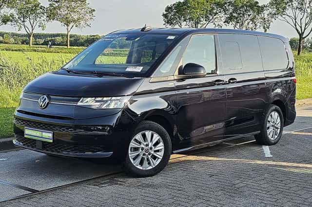 Volkswagen Multivan (2023) thumbnail 2