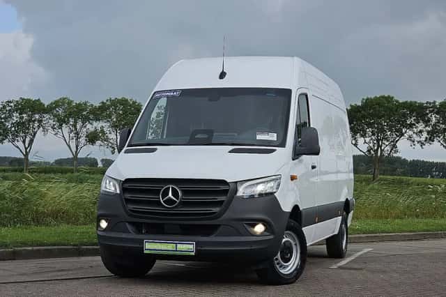 Mercedes-Benz Sprinter (2024) thumbnail 1