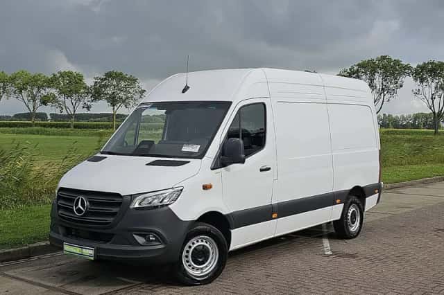 Mercedes-Benz Sprinter (2024) thumbnail 2