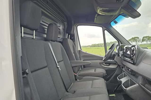 Mercedes-Benz Sprinter (2024) thumbnail 6