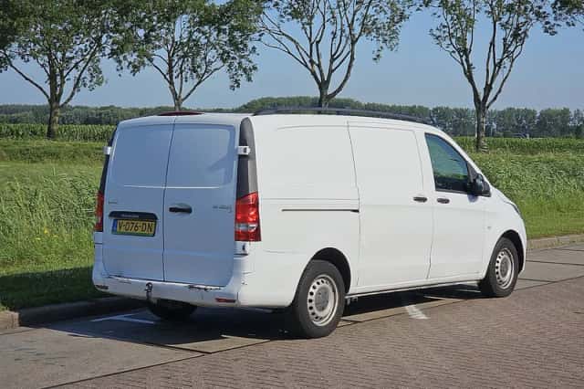 Mercedes-Benz Vito (2017) thumbnail 3