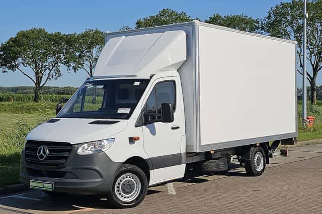 Mercedes-Benz Sprinter (2021) thumbnail 2