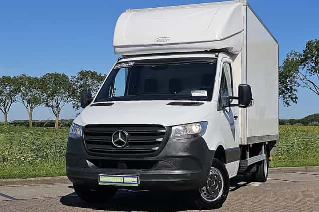 Mercedes-Benz Sprinter (2023) thumbnail 1