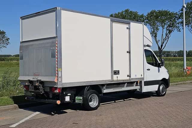 Mercedes-Benz Sprinter (2023) thumbnail 3
