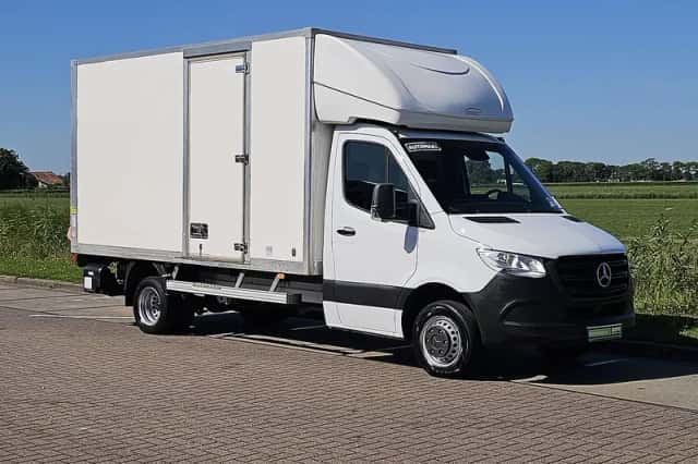 Mercedes-Benz Sprinter (2023) thumbnail 4