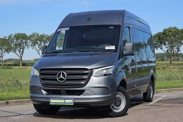 Mercedes-Benz Sprinter (2021) thumbnail 1