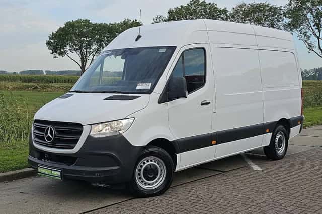 Mercedes-Benz Sprinter (2023) thumbnail 2