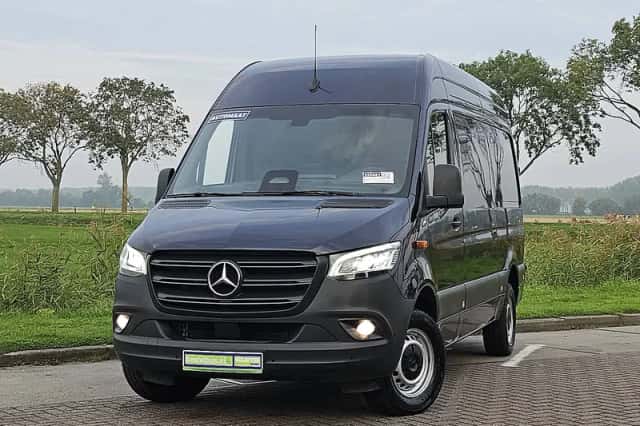 Mercedes-Benz Sprinter (2024) thumbnail 1
