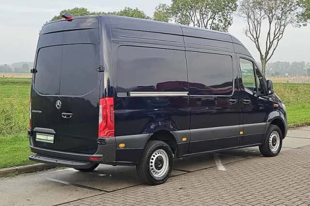 Mercedes-Benz Sprinter (2024) thumbnail 3