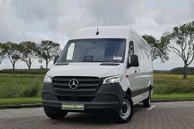 Mercedes-Benz Sprinter (2024) thumbnail 1