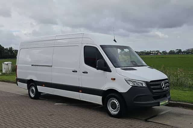 Mercedes-Benz Sprinter (2024) thumbnail 4