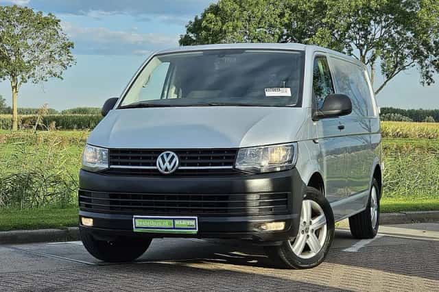 Volkswagen Transporter (2017) thumbnail 1